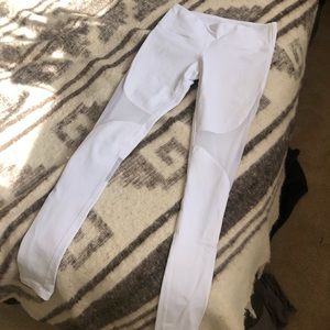 ALO Yoga Coast Leggings in White